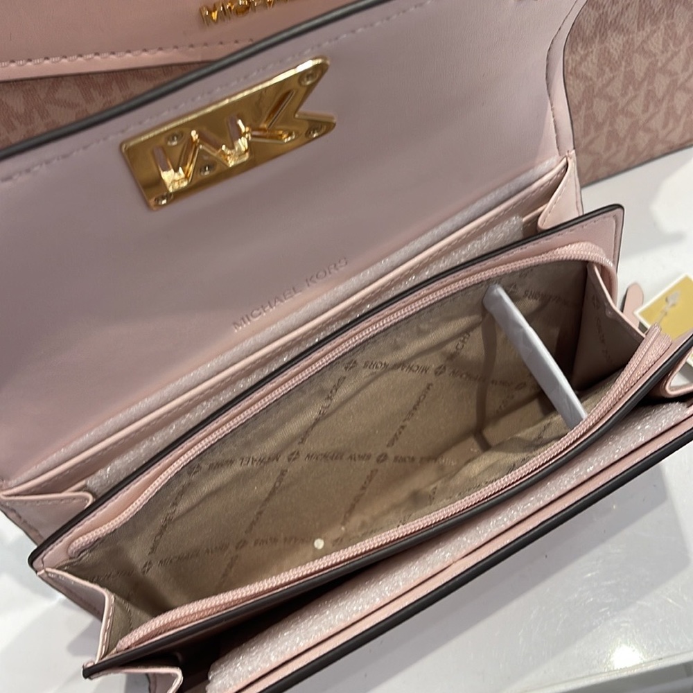 Michael Kors Mimi Large Saffiano Leather Bi-Fold Continental Wallet
Pawder Blush - Picture 6 of 16